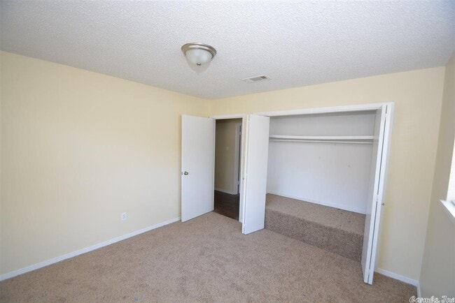 Building Photo - 9412 Warren Dr