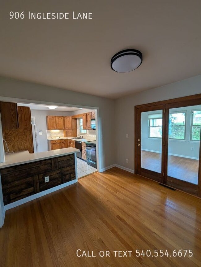 Building Photo - 906 Ingleside Ln