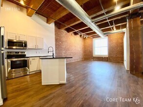 Building Photo - Spacious 1 Bed + Den Loft For Rent in the ...