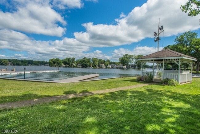 Building Photo - 21 E Shore Rd