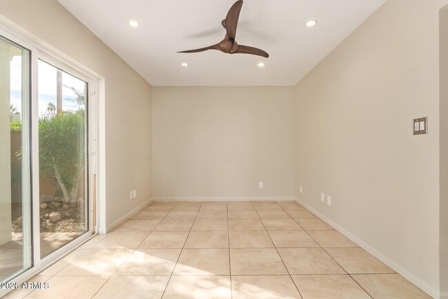 Building Photo - 5730 N Scottsdale Rd