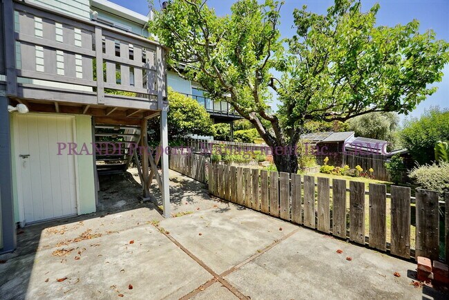 Building Photo - Charming Sausalito Home with Private Backy...