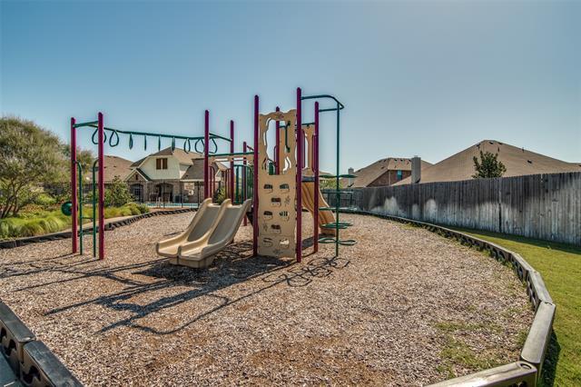 Building Photo - 5501 Crestwood Dr