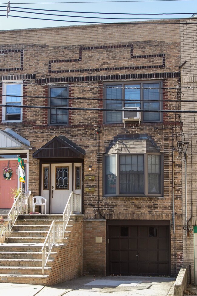 Building Photo - 154 W 29th St