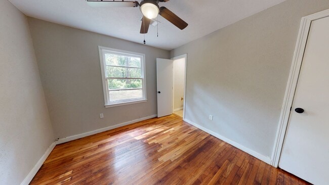 Building Photo - This 3 bed /2 bath in the Broadmoor Community is ready for you!