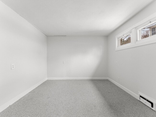 Building Photo - 28 Crestview Dr