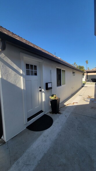 Building Photo - 2119 Las Colinas Ave