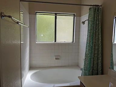Building Photo - "Charming 2-Bedroom Retreat in Prime Santa Clara Location!"