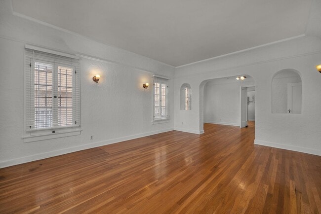 Primary Photo - Large 2 bedroom unit