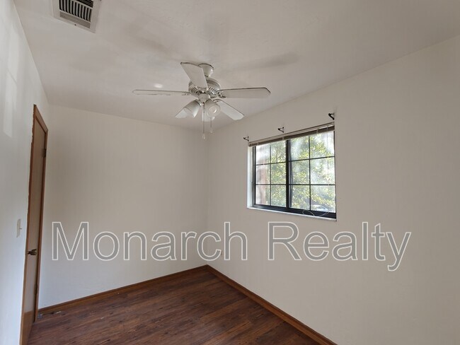 Building Photo - 830 SW 56th Terrace
