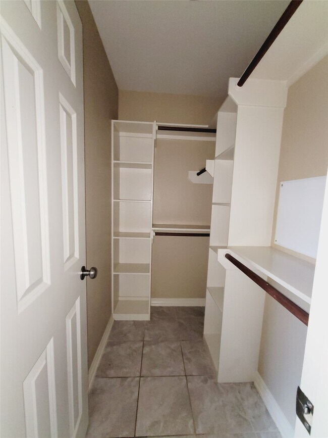 Building Photo - 8031 Canyon St