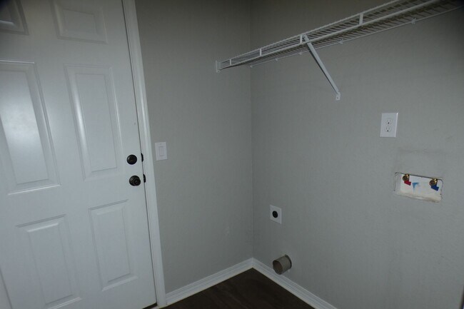 Building Photo - 3-Bedroom Home - The Woodlands