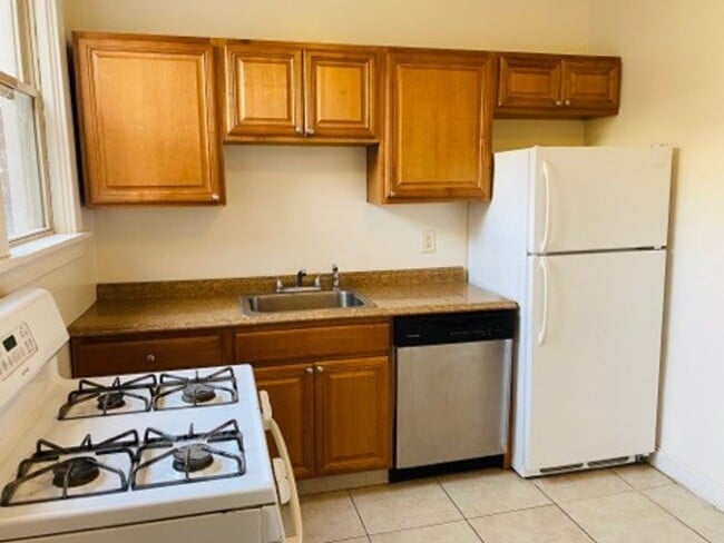 Building Photo - Incredible Two Story Duplex in Squirrel Hill!