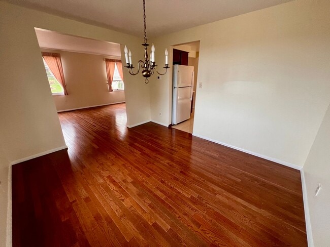 Building Photo - Beautiful Home - 3 Bedroom 2.5 Bathroom - ...