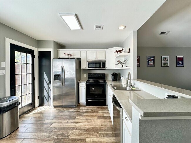 Building Photo - 1003 Markham Ln