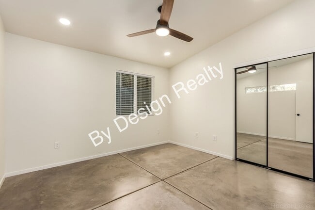 Building Photo - Modern Construction Steps from the University of Arizona