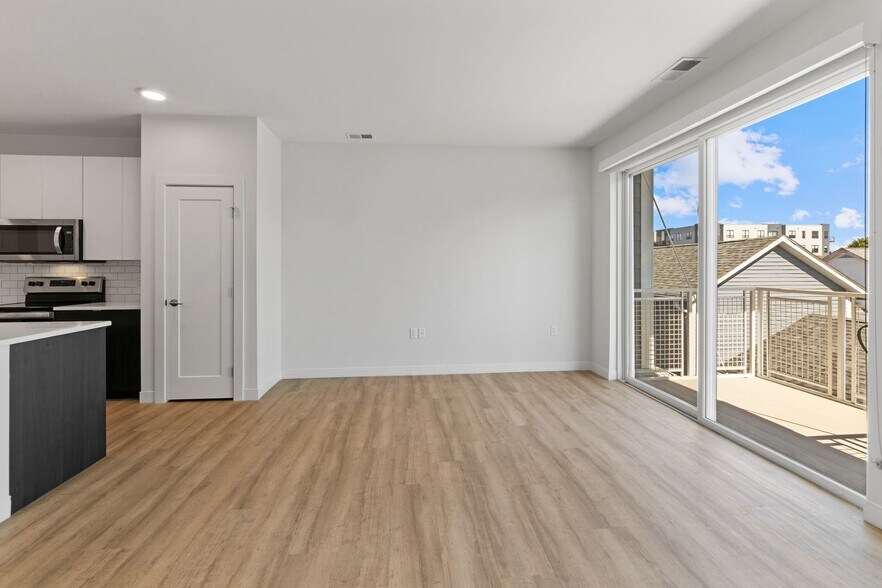 Building Photo - 5945 6th Ave