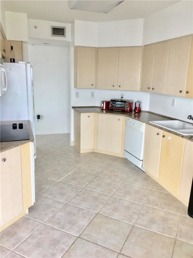 100 HIDDEN BAY CONDO 3370 NE 190th St Miami FL 33180 Apartment Finder