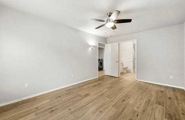 Building Photo - Spacious 2 Bedroom 2 Bath Condo with Detac...