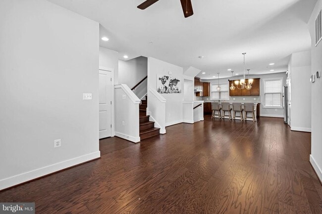 Building Photo - 2431 Glenallan Ave
