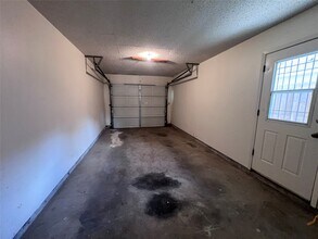 Building Photo - 626 N Resident St