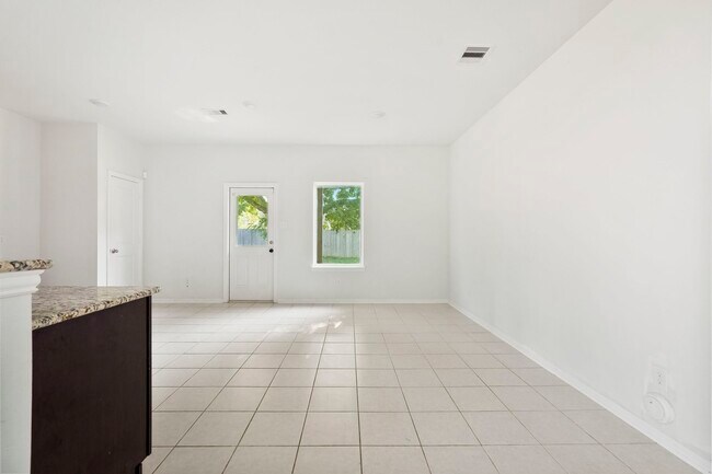 Building Photo - 7523 Parkview Dr