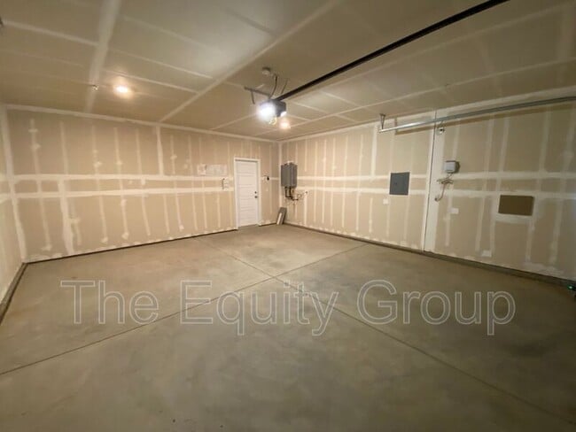 Building Photo - 113 E Tyler Ave