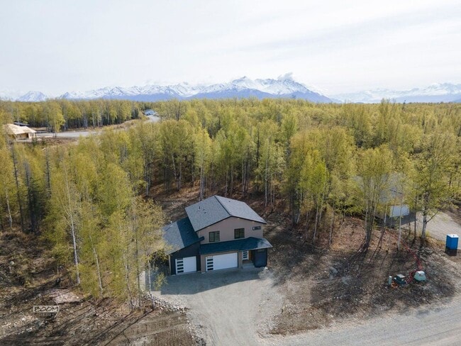 Building Photo - NEW CONSTRUCTION HOME WITH A 4 CAR GARAGE!!