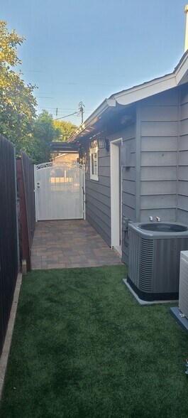 Yard Space - 909 Begonia St