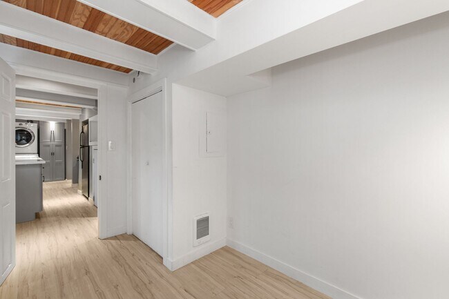 Building Photo - 5155