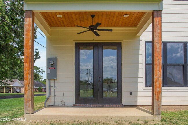 Building Photo - 100 Mary Ann Dr