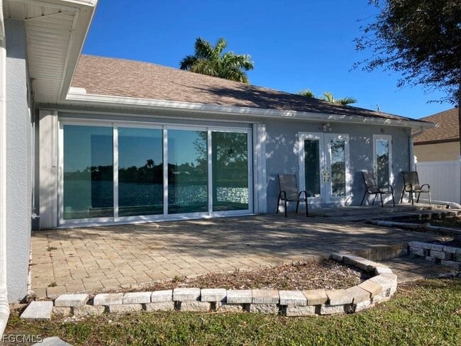 Building Photo - 546 SE 5th Ave