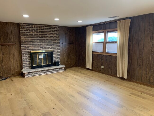 Building Photo - 7609 Hayenga Ln