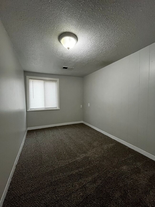 Building Photo - MUL420