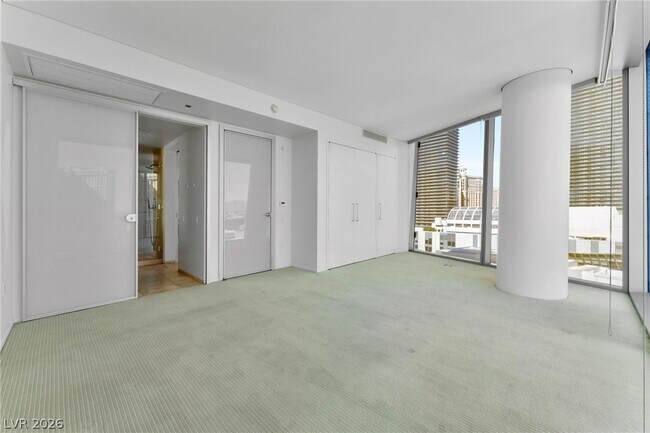 Building Photo - 3722 S Las Vegas Blvd