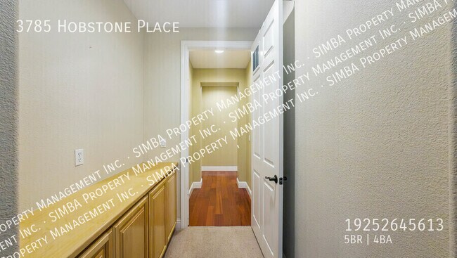 Building Photo - 3785 Hobstone Pl