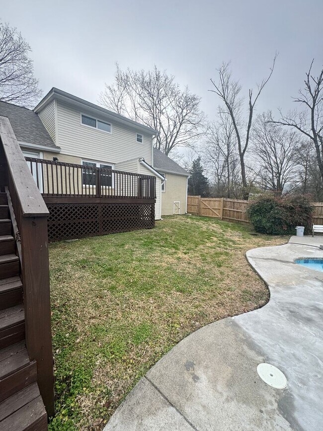 Building Photo - 4 bedroom 2.5 bath with large yard and in ground pool