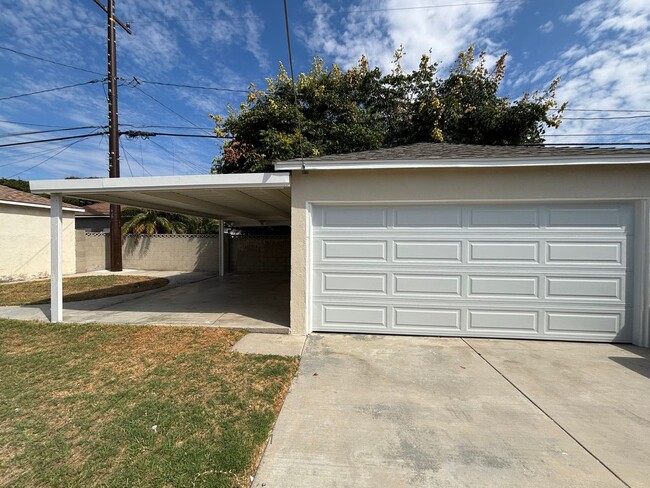 Building Photo - Beautifully Remodeled 3 Bedroom Home in Ci...