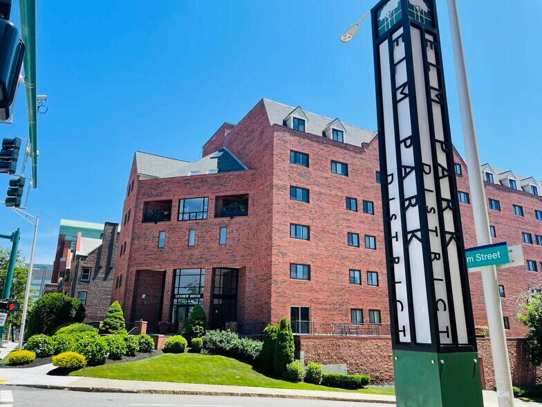 Building Photo - 44 Elm St