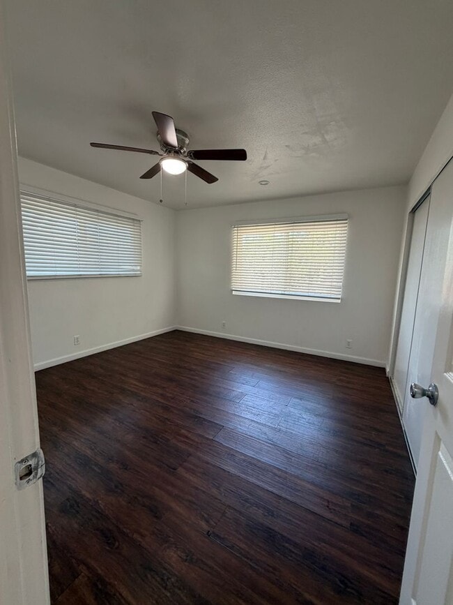 Building Photo - Charming 2-Bed, 1.5-Bath Home with 2-Car Garage in Hesperia, CA!