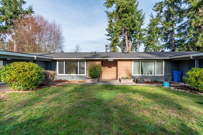 Building Photo - 850 SW 6th Ave