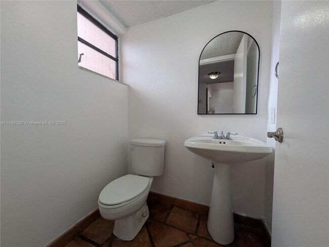 Building Photo - 3811 SW 82nd Ave