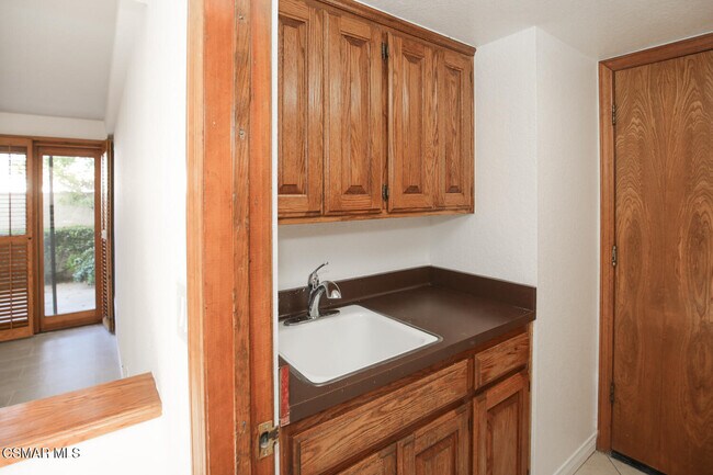 Building Photo - 4554 Rayburn St