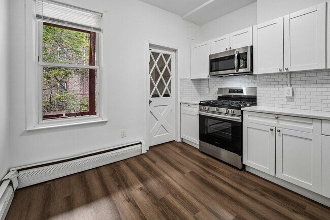 Building Photo - 154 W 29th St