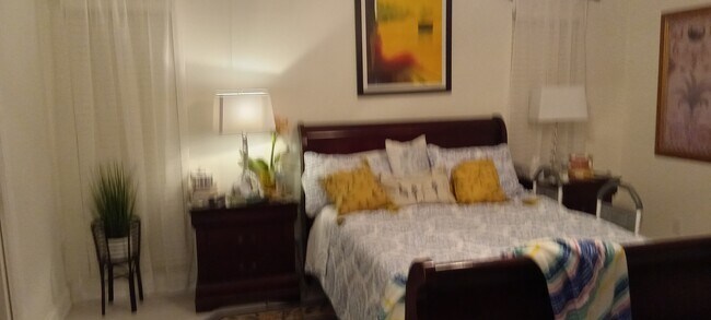 Master bedroom - 1041 Orange Ter