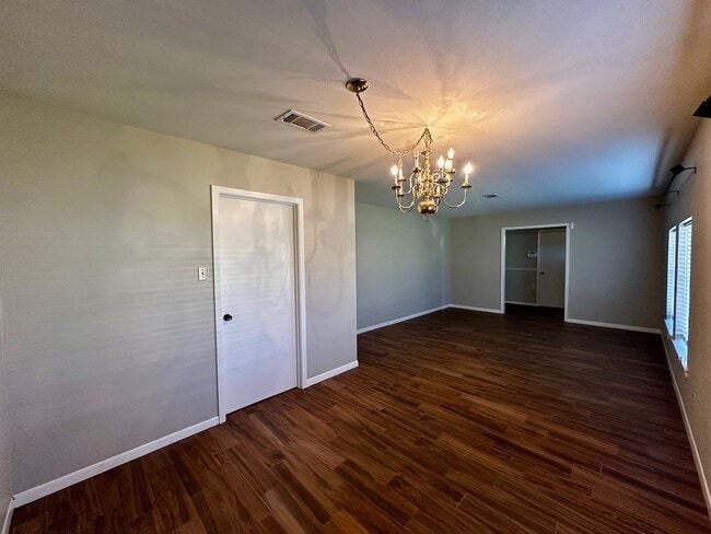 Building Photo - 1235 Elaine Dr