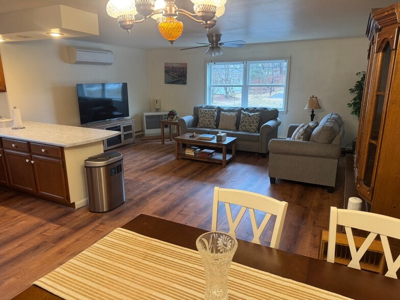 Building Photo - 657 Maine Ave