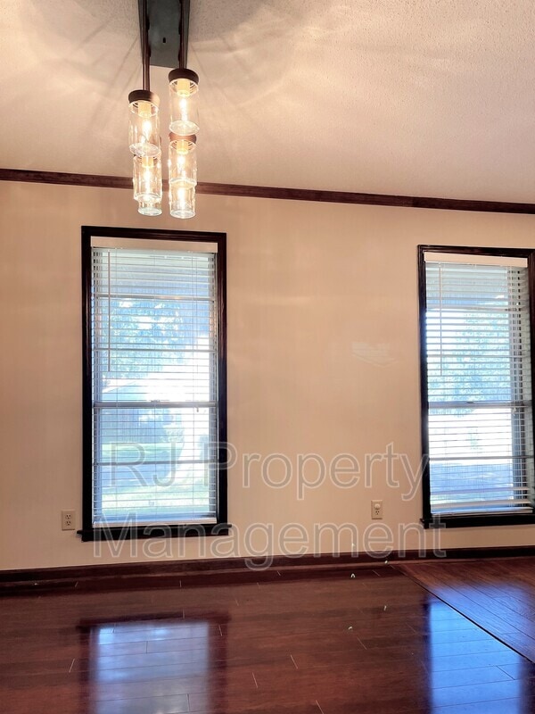 Building Photo - 2844 Marbry Dr