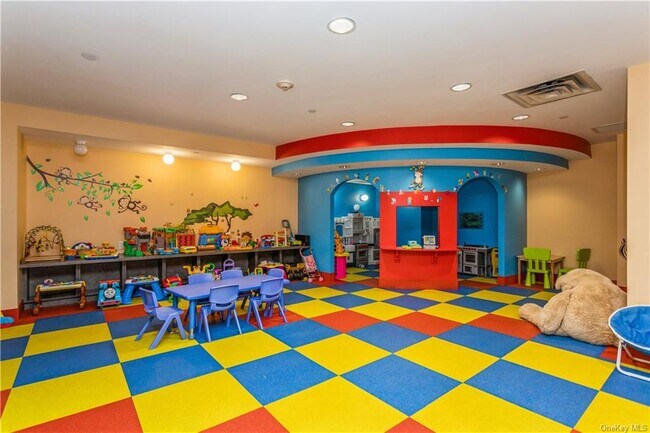 Building Photo - 10 City Pl