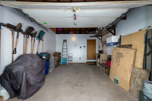 Building Photo - 418 Agate Rd
